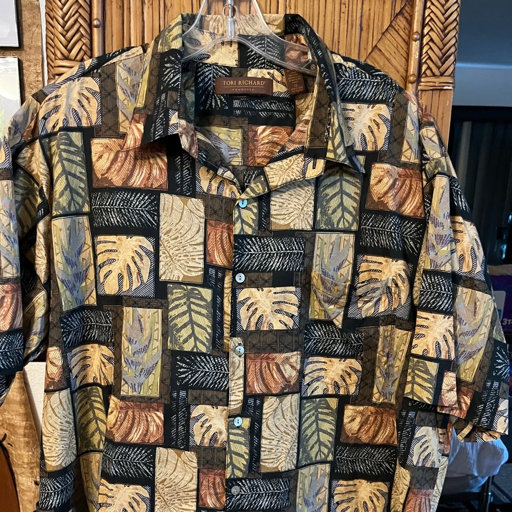 Tori, Richard, button-down Hawaiian aloha shirt